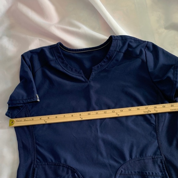 Scrub Tops (3) Women’s Medium Navy Blue Pink WonderWink Prints Maeve ScrubStar - Picture 9 of 16